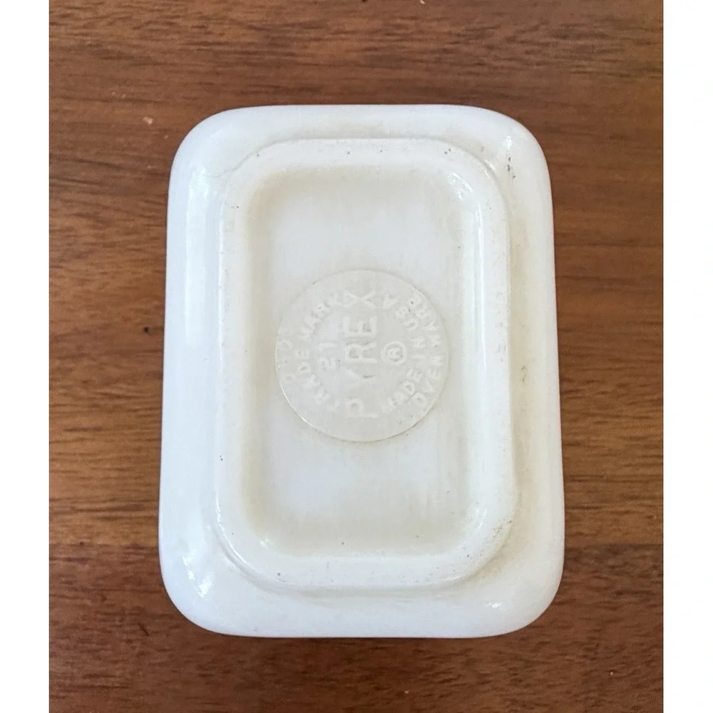 Vintage Pyrex #0501 Small White Milk Glass Refrigerator Dish Clear Ribbed Lid